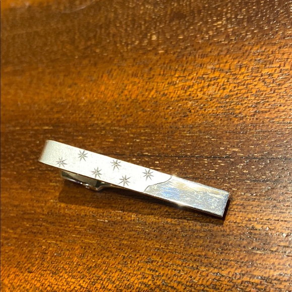 Silver Tie Clip with Star Pattern - Picture 5 of 6